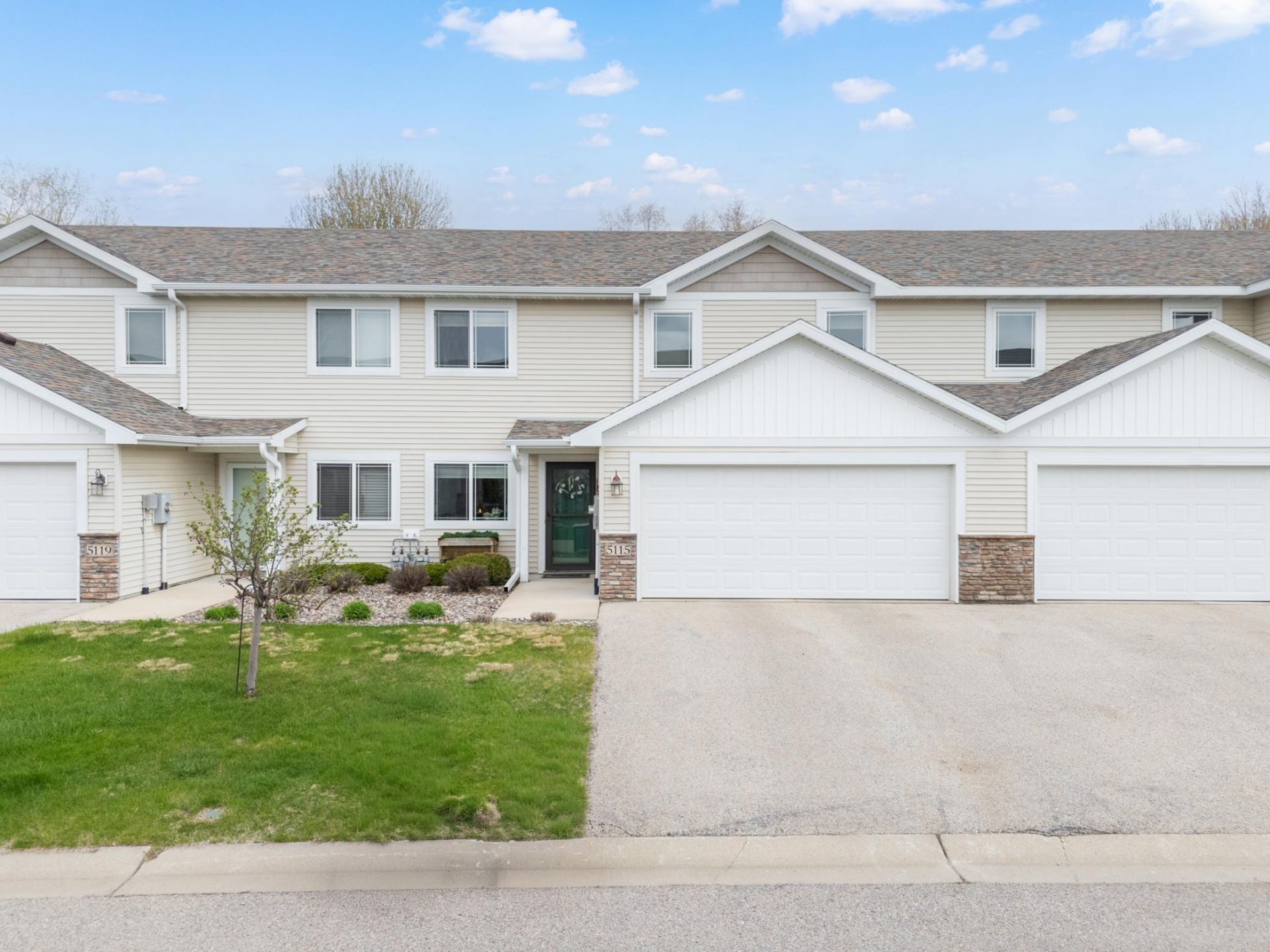 5115 61st Street NW, Rochester, MN 55901