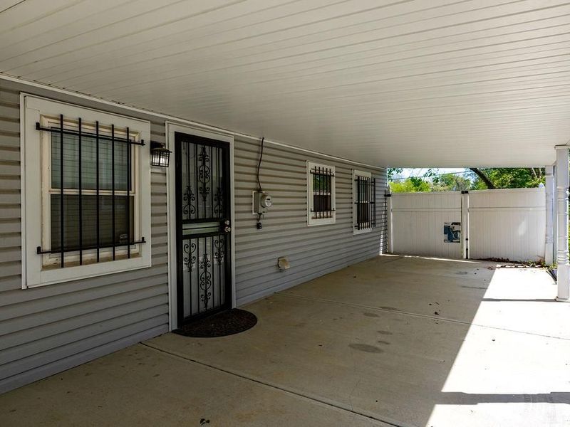 736 Oakleaf Drive, Dayton, OH 45417 Photo 2