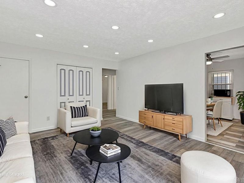 736 Oakleaf Drive, Dayton, OH 45417 Photo 3