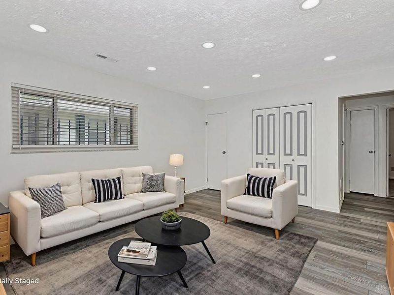 736 Oakleaf Drive, Dayton, OH 45417 Photo 5