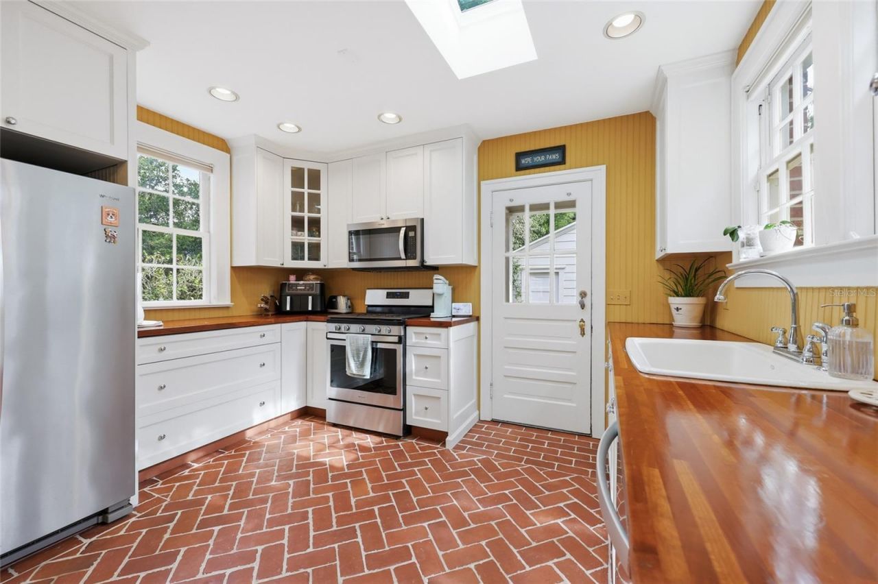 2150 NW 7th Lane, Gainesville, FL 32603 Photo
