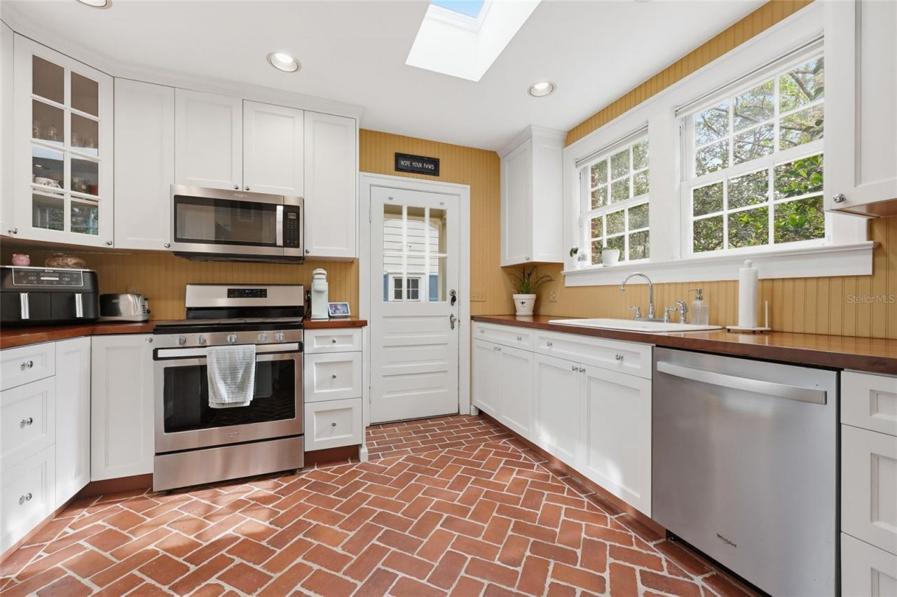 2150 NW 7th Lane, Gainesville, FL 32603 Photo