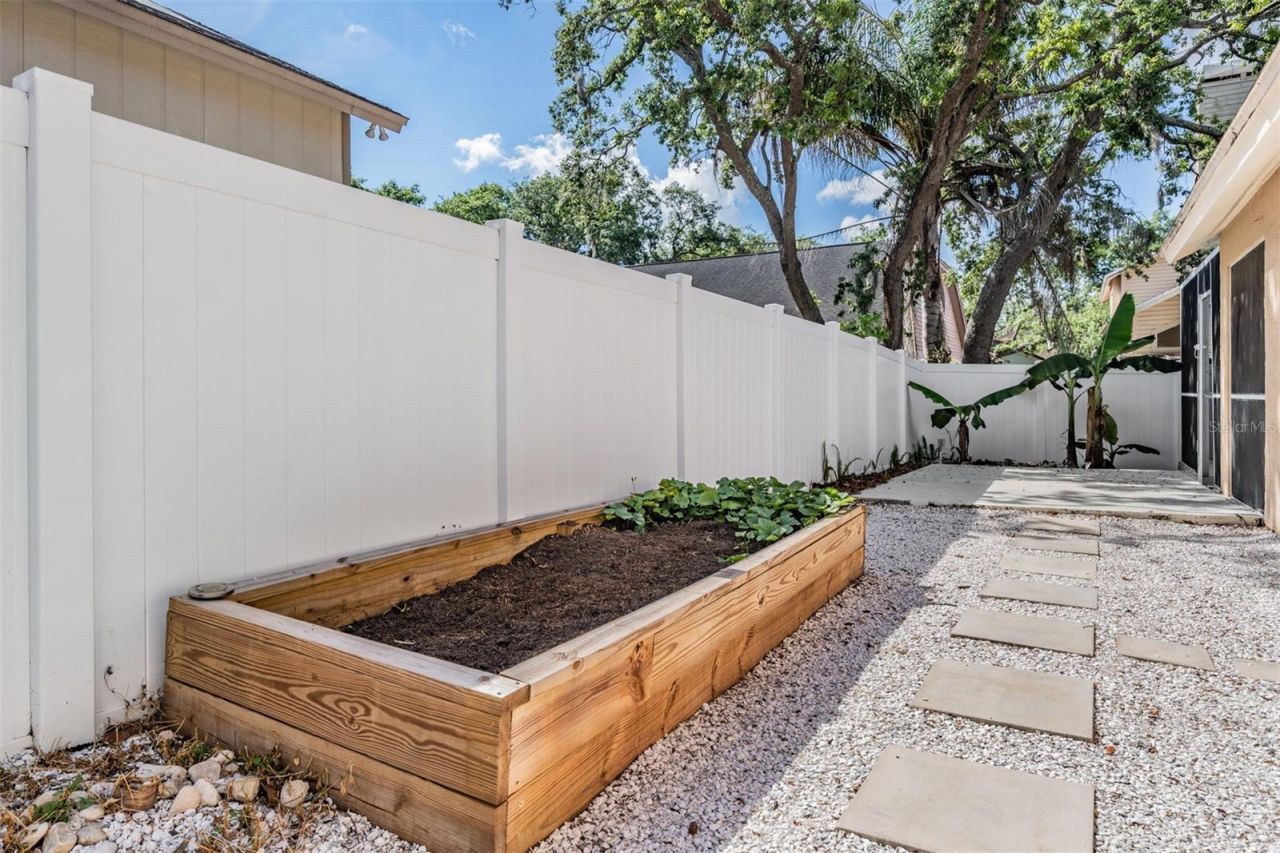 2315 Lyncrest Court , Valrico, FL 33596 Photo