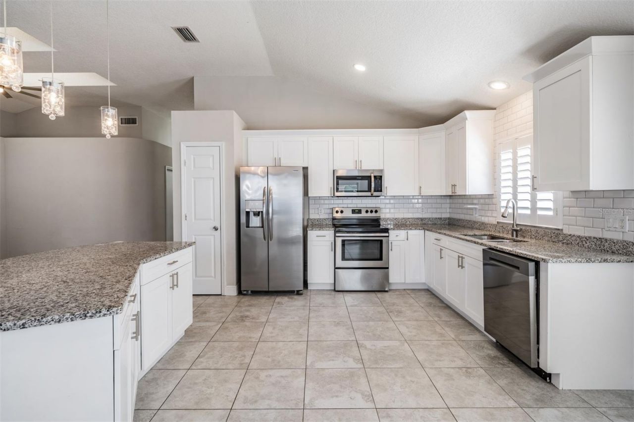 2315 Lyncrest Court , Valrico, FL 33596 Photo