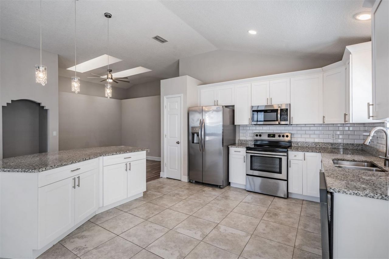 2315 Lyncrest Court , Valrico, FL 33596 Photo