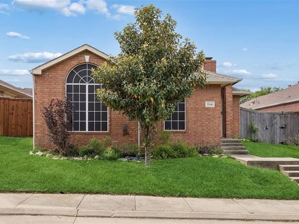 716 Ashbrook Drive, DeSoto, TX 75115