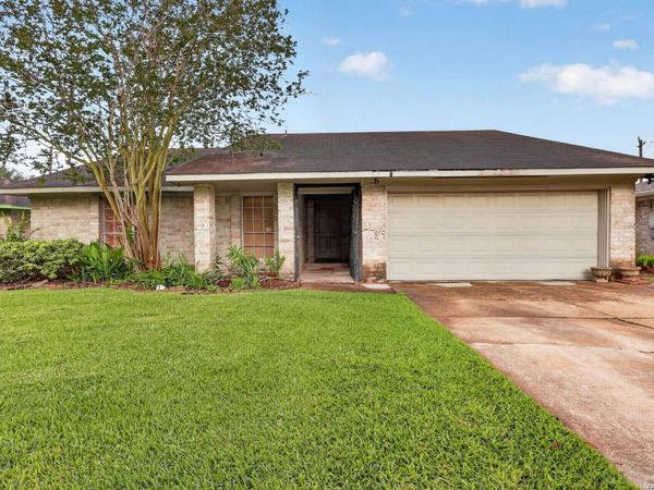 1139 PINECROFT DR, Sugar Land, TX 77498