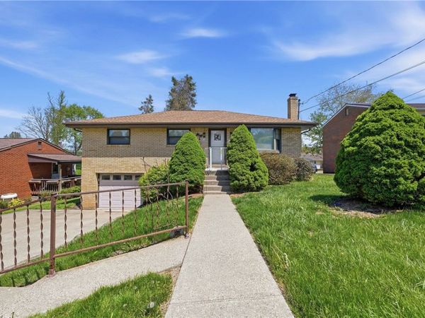 105 Mayer Dr , Oakdale, PA 15071