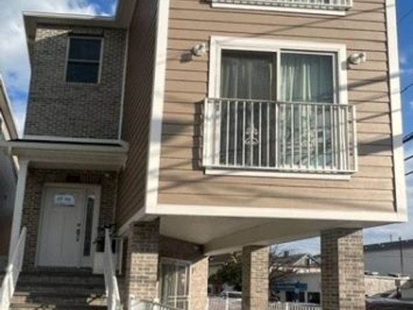 66 Delaware St, Elizabeth, NJ 07206