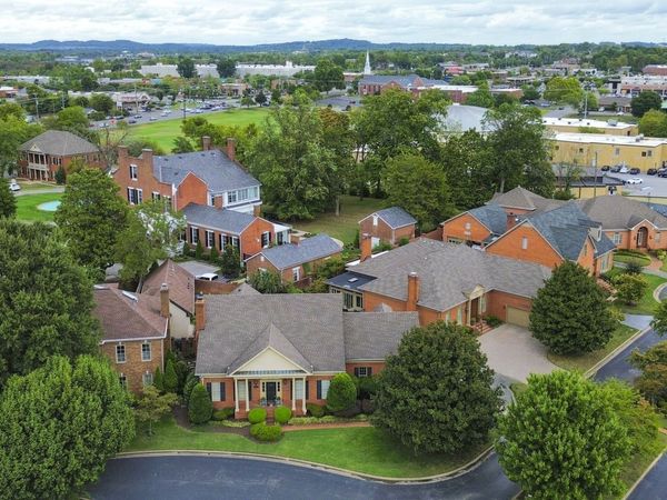 101 Carriage Ln , Hendersonville, TN 37075