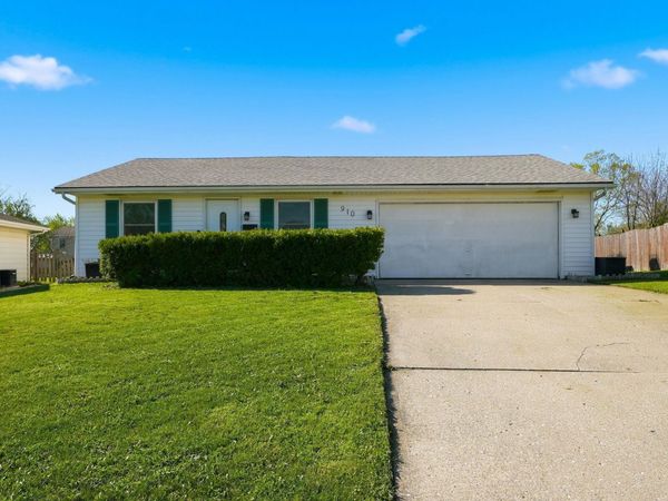 910 Aurora Knoll Lane, Fort Wayne, IN 46825