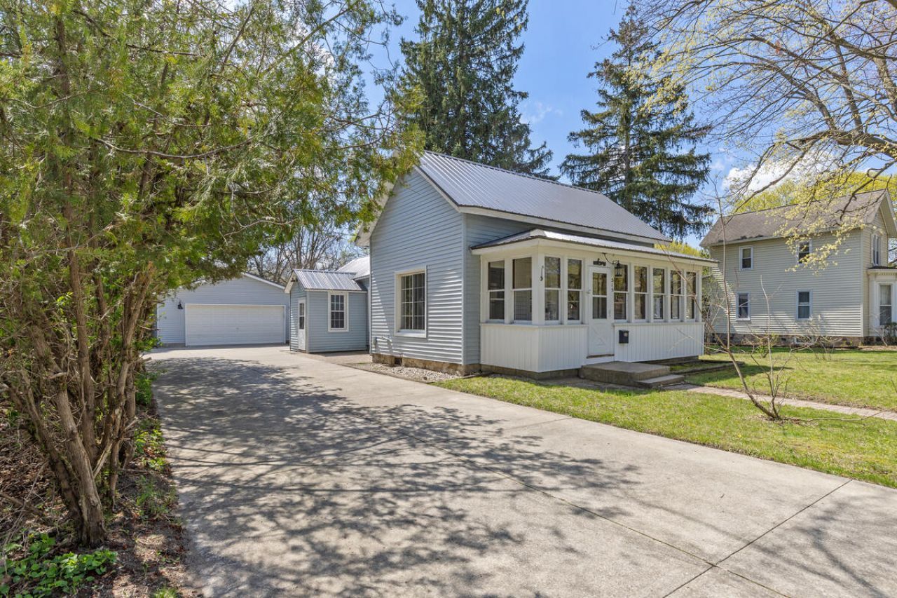 315 E Coffren Avenue, Greenville, MI 48838 Main Photo