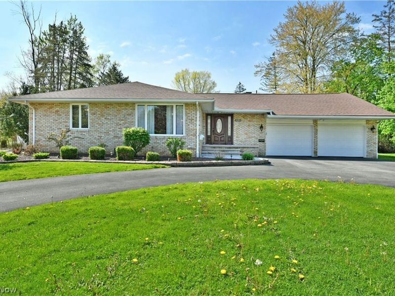 3210 Halsey Drive NE, Warren, OH 44483 Photo 1