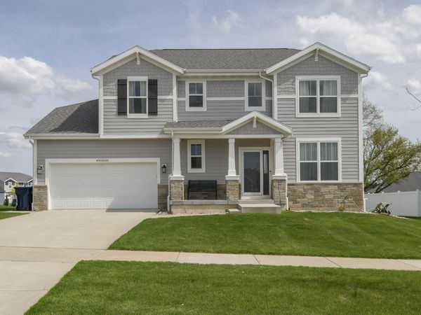 W241N5660 Maple Grove Ln, Sussex, WI 53089