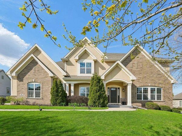 N55W20970 Carters Crossing Cir, Menomonee Falls, WI 53051