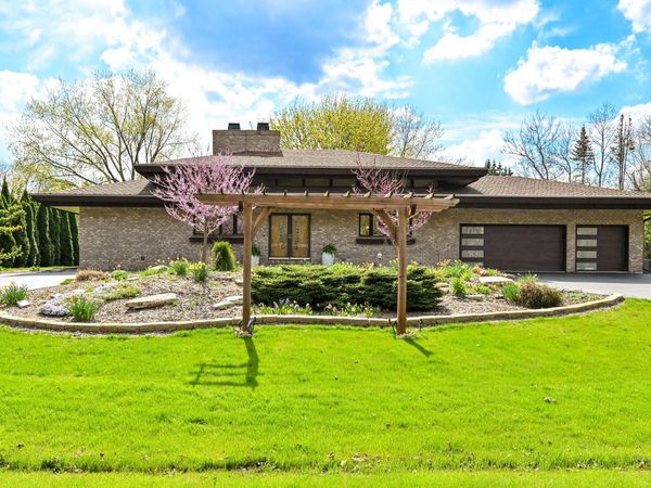 2115 Underwood Pkwy, Elm Grove, WI 53122