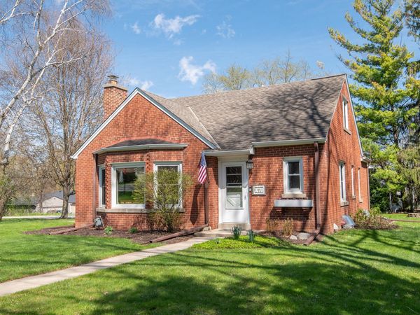 1070 Wilson Dr, Brookfield, WI 53005