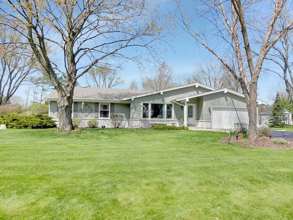 W332N5447 Solveson Dr, Merton, WI 53058