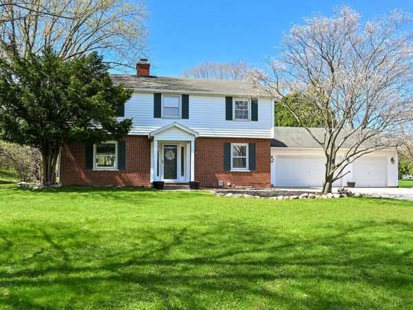 W278N1973 Lakeview Dr, Pewaukee, WI 53072