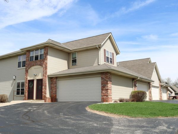 1022 E Woodview Ct, Unit #3, Slinger, WI 53086