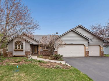 8528 Flamingo Drive, Chanhassen, MN 55317
