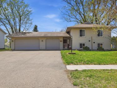 852 Cortland Drive, Apple Valley, MN 55124