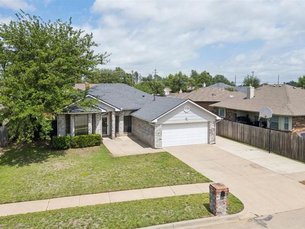 805 SE 35th Street, Moore, OK 73160