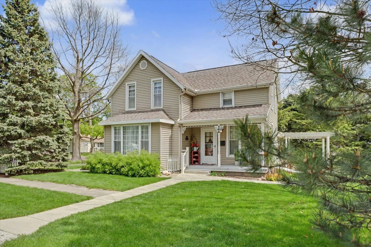 102 S WOOD Street , Gibson City, IL 60936