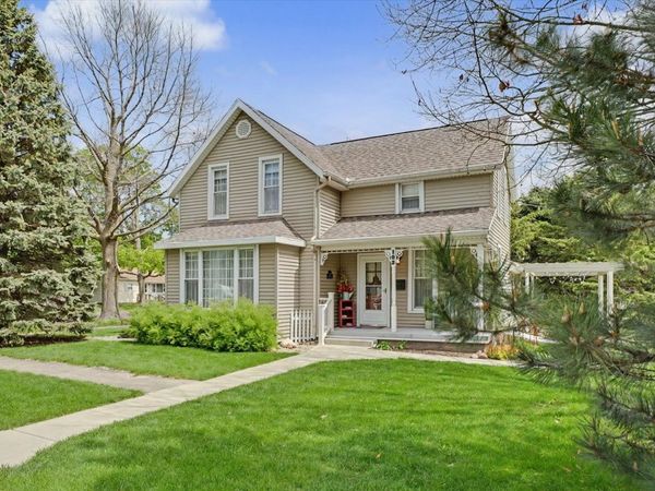 102 S WOOD Street , Gibson City, IL 60936