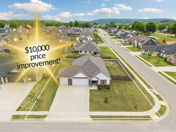 681 Brandon Michael Street, Prairie Grove, AR 72753