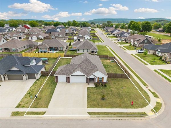 681 Brandon Michael Street, Prairie Grove, AR 72753