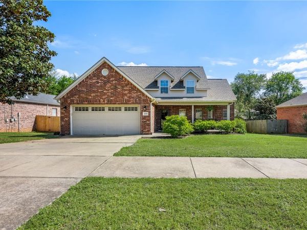 4829 W New Bridge Road , Fayetteville, AR 72704