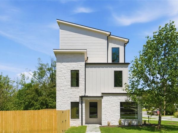 207 NE H Street , Bentonville, AR 72712