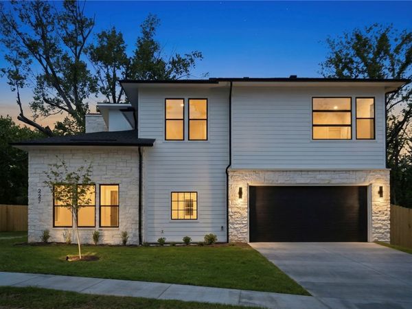 227 NE H Street , Bentonville, AR 72712