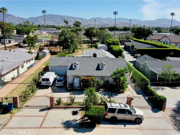 10918 Laurel Canyon, San Fernando, CA 91340