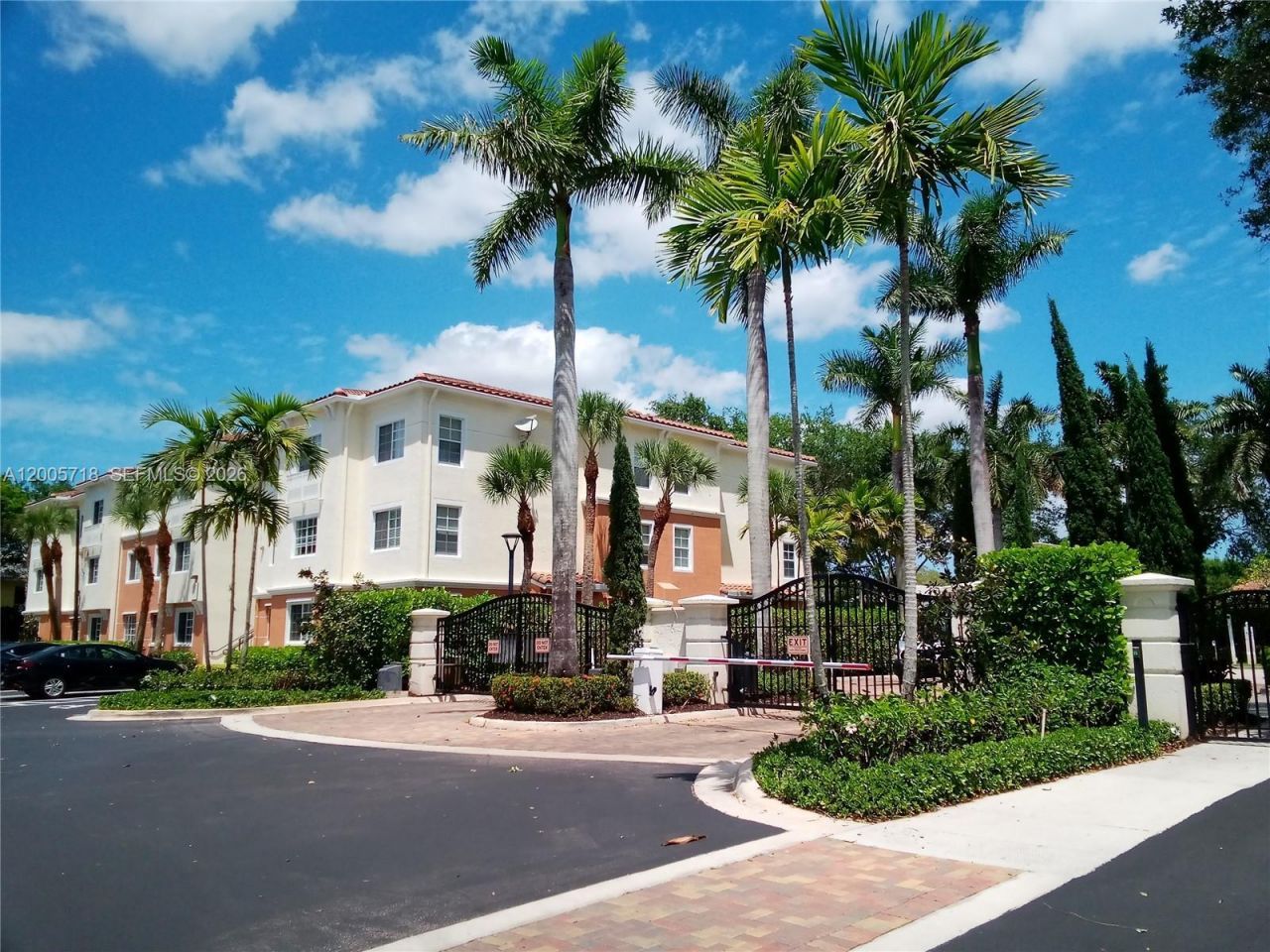 9845 Baywinds Dr, Unit 6308, West Palm Beach, FL 33411 Photo