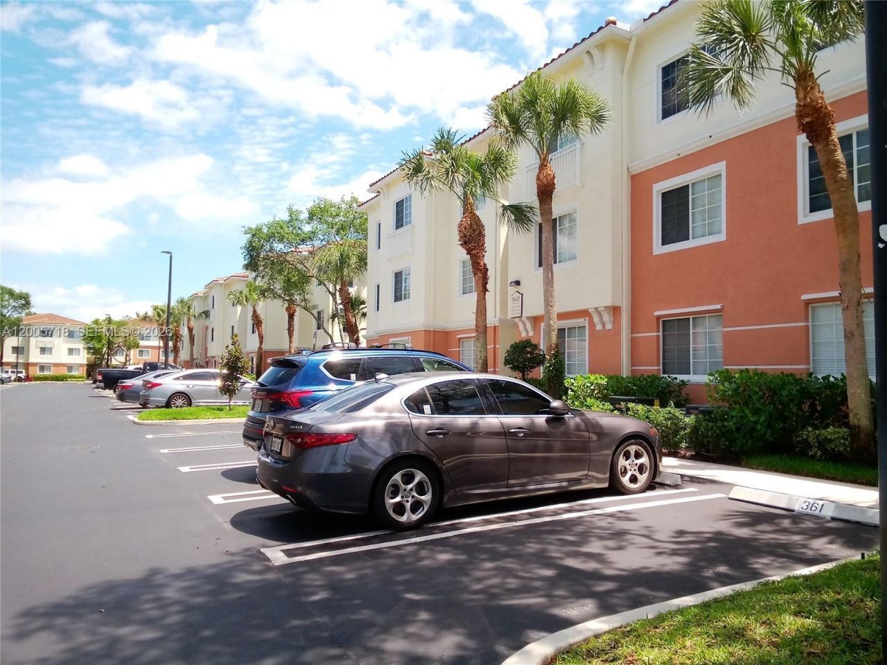 9845 Baywinds Dr, Unit 6308, West Palm Beach, FL 33411 Photo