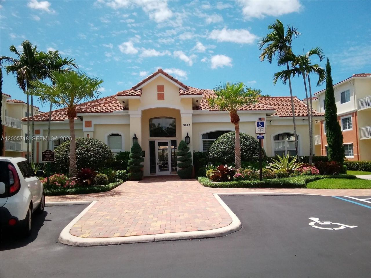 9845 Baywinds Dr, Unit 6308, West Palm Beach, FL 33411 Photo