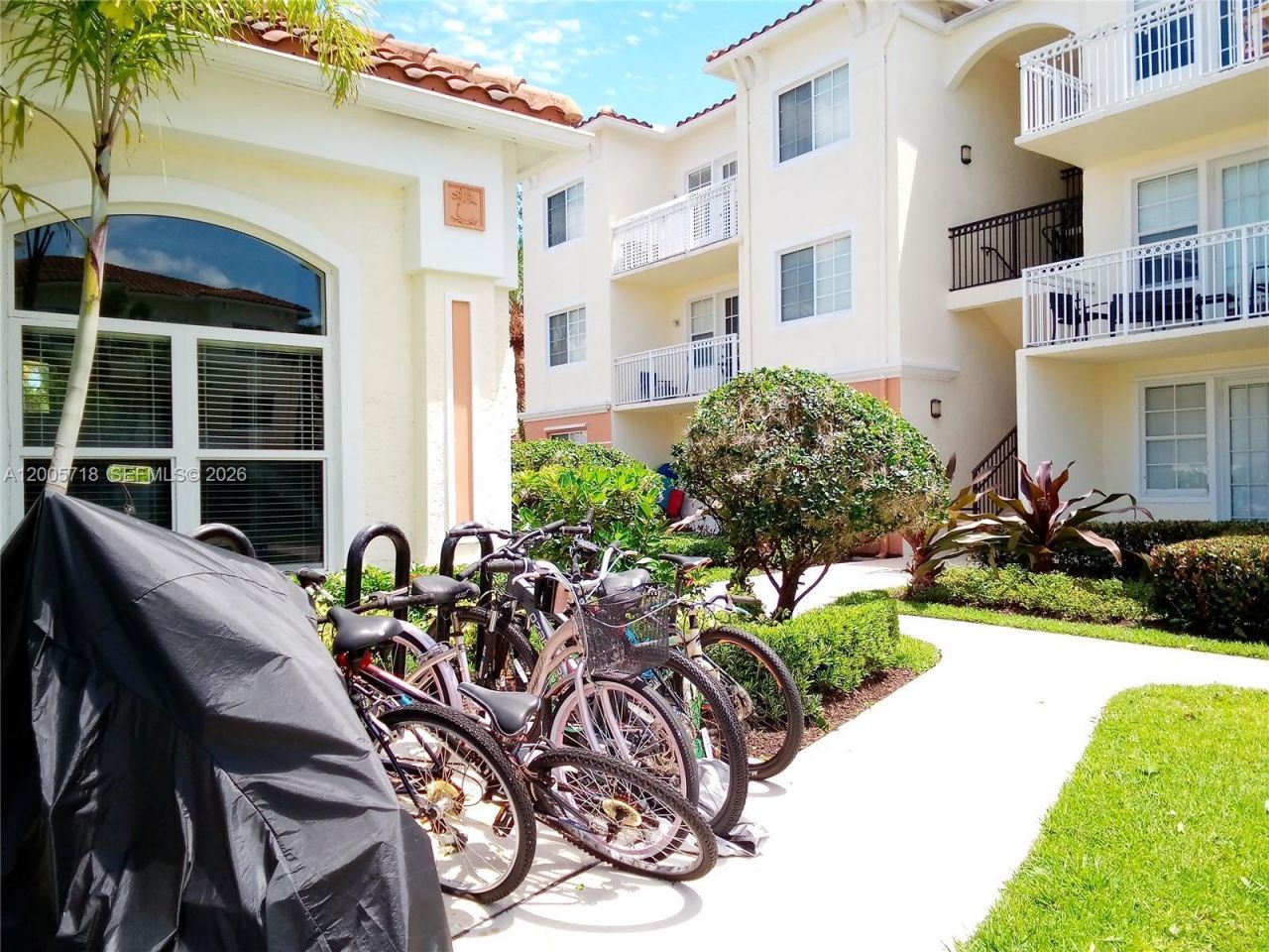 9845 Baywinds Dr, Unit 6308, West Palm Beach, FL 33411 Photo