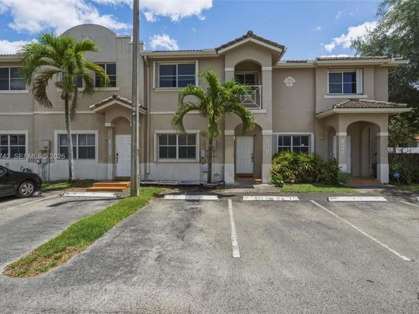 16613 NW 71st Ave , Miami Lakes, FL 33014