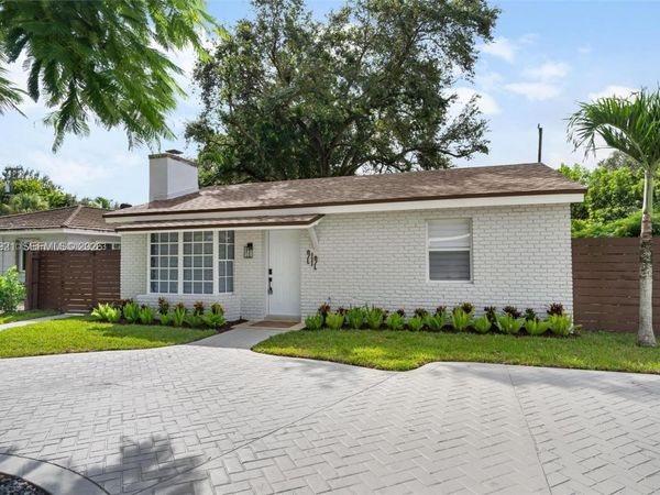 212 NW 103rd St , Miami, FL 33150