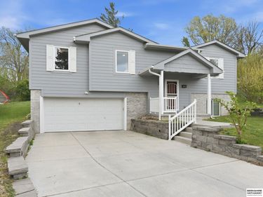 13956 Hickory Circle, Omaha, NE 68144