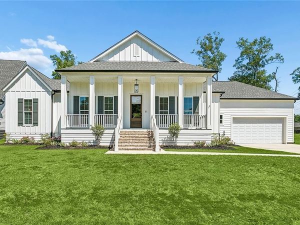 316 OAK HOLLOW Drive , Madisonville, LA 70447