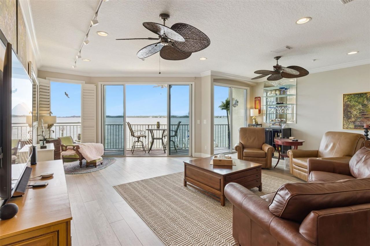 137 Brent Circle, Oldsmar, FL 34677 Photo