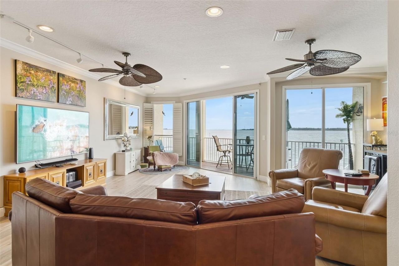 137 Brent Circle, Oldsmar, FL 34677 Photo