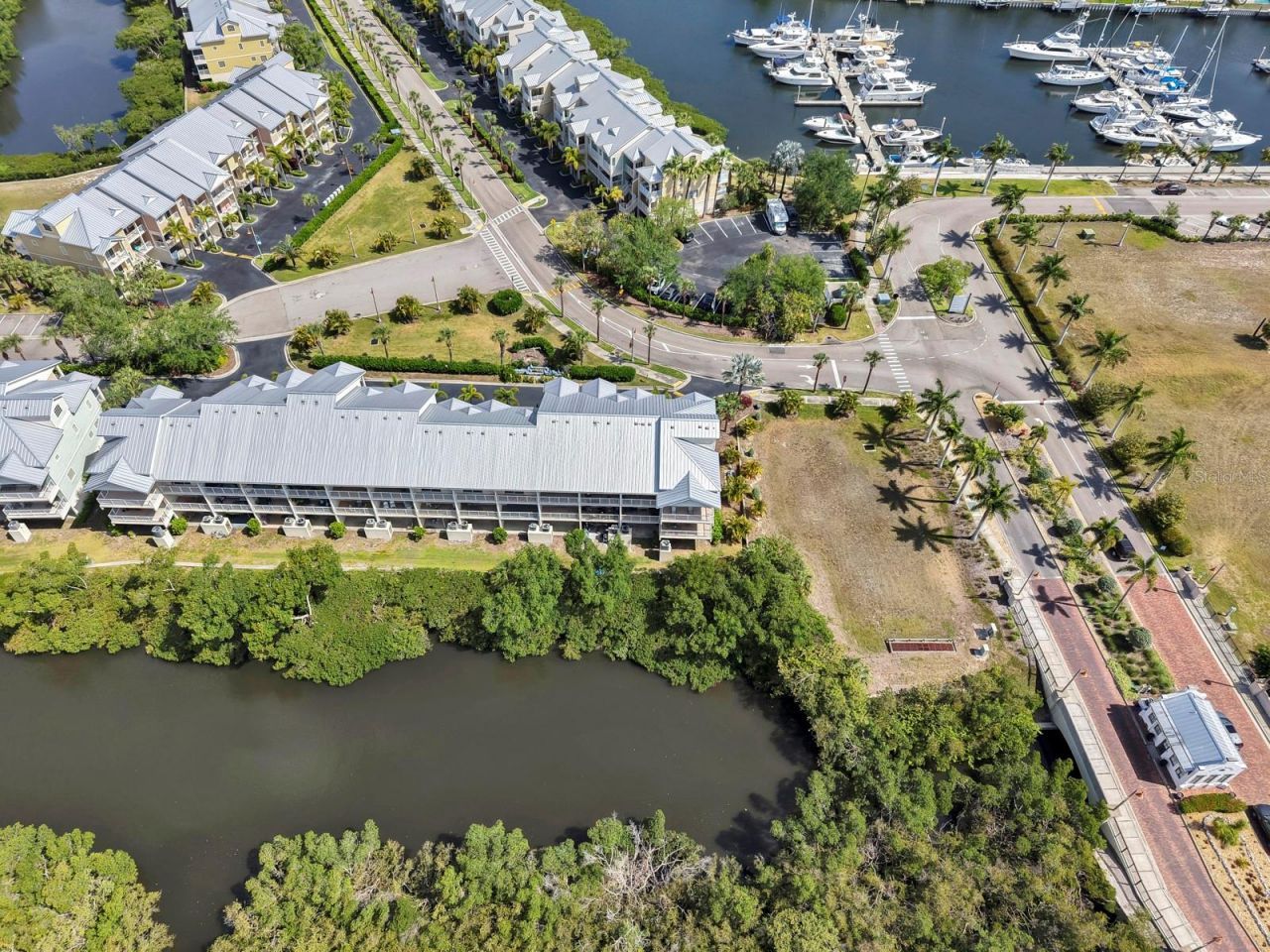 3202 Mangrove Point Drive, Ruskin, FL 33570 Photo