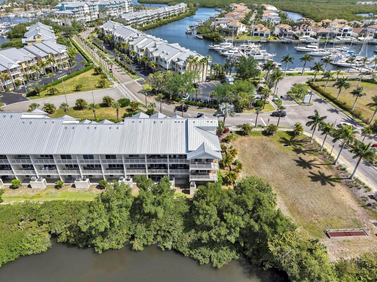 3202 Mangrove Point Drive, Ruskin, FL 33570 Photo