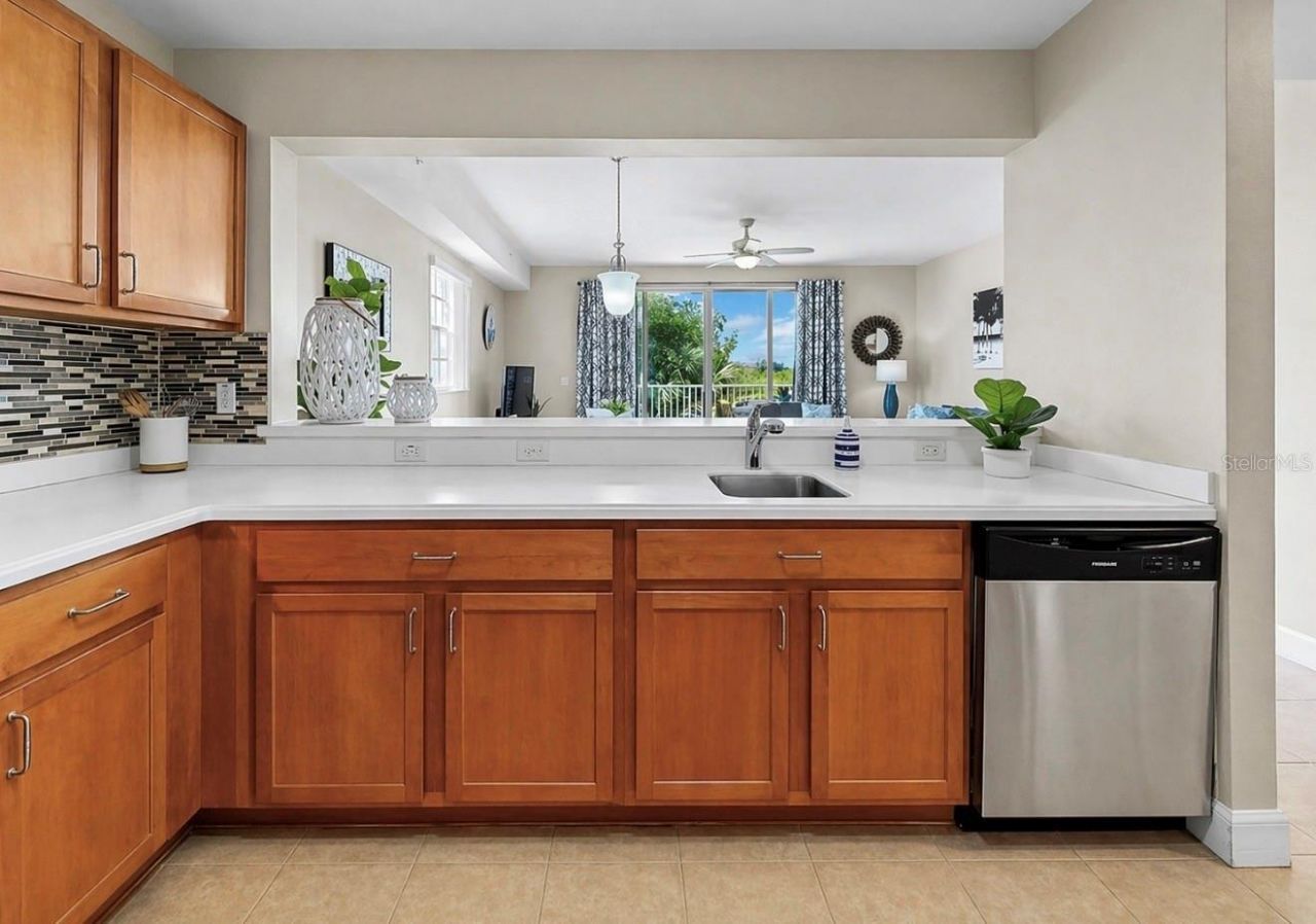 3202 Mangrove Point Drive, Ruskin, FL 33570 Photo