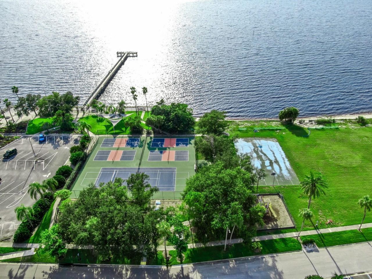 3202 Mangrove Point Drive, Ruskin, FL 33570 Photo