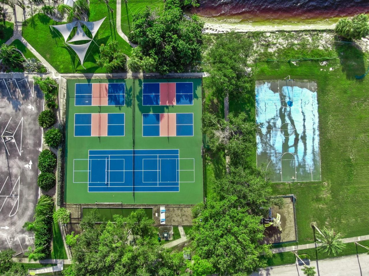 3202 Mangrove Point Drive, Ruskin, FL 33570 Photo